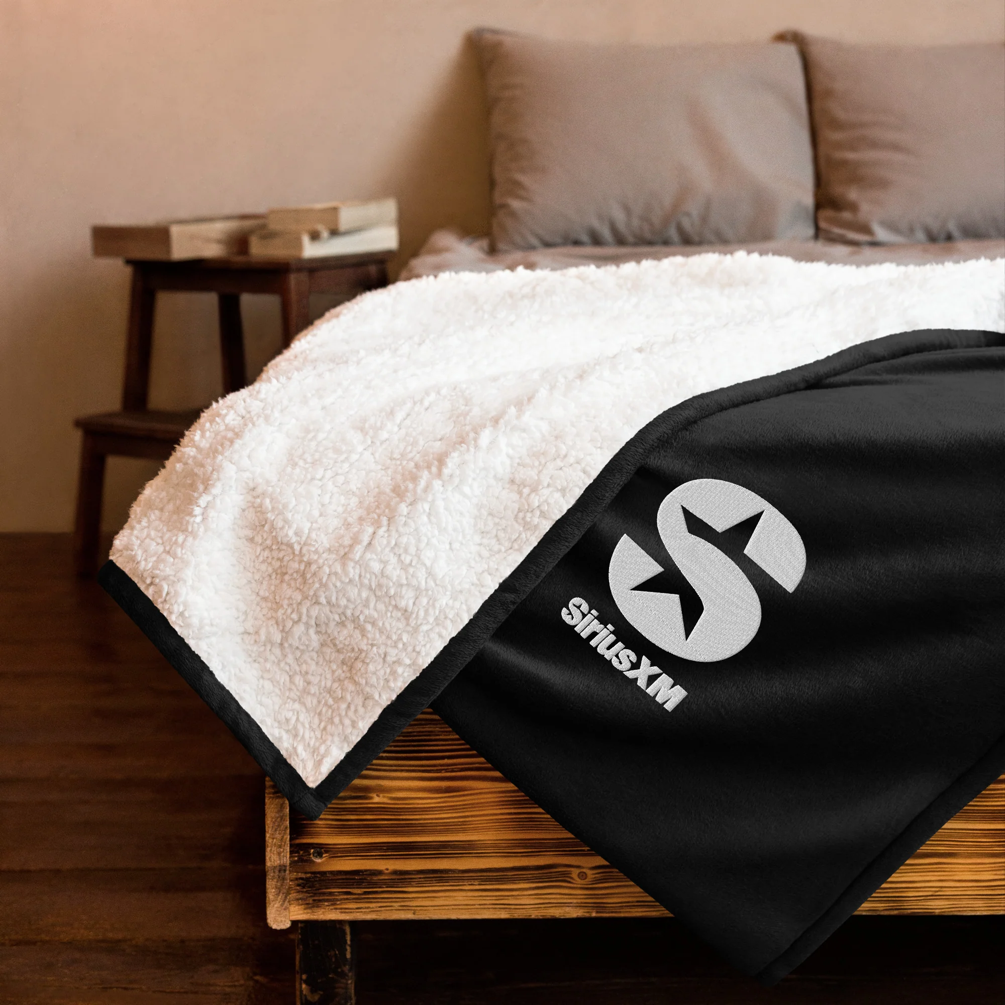 SiriusXM: Next Gen Premium Sherpa Blanket - Image 4